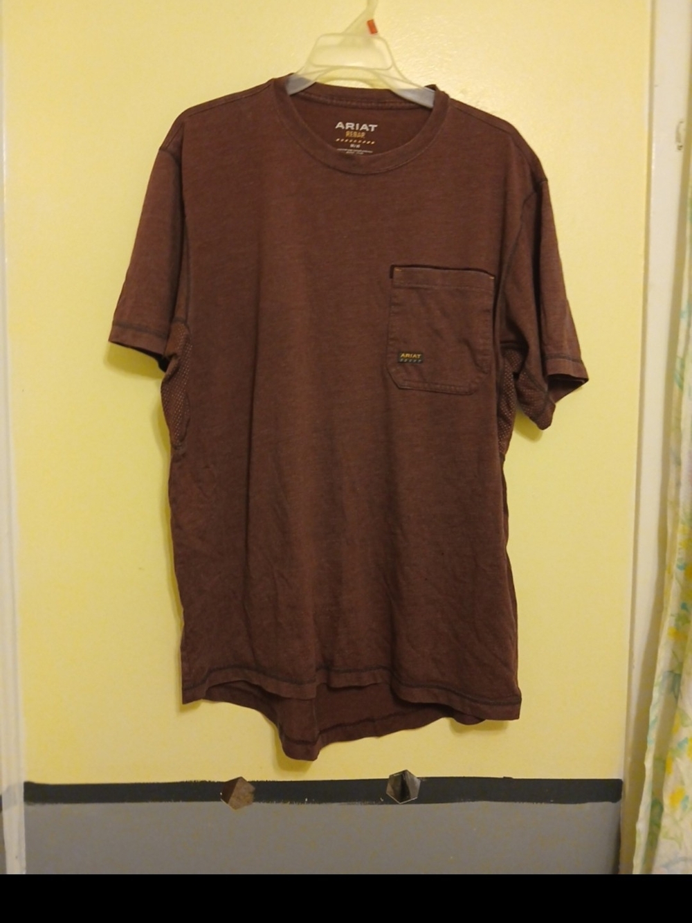 Ariat Men's Chest Pocket Short Sleeve Tee in Burgundy